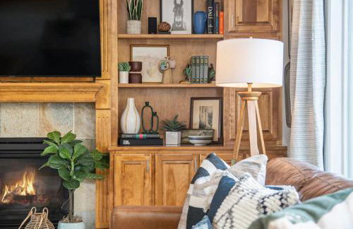 Stunning 5BR Villa Large Hot Tub & Scenic Yard - Foto 10