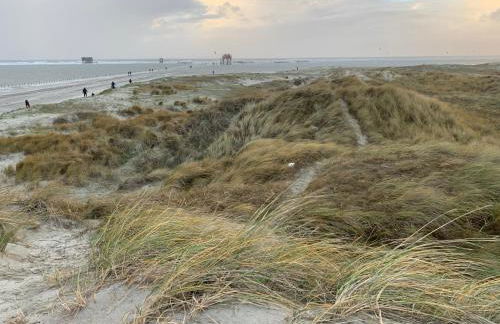 Beach Home - Photo 32