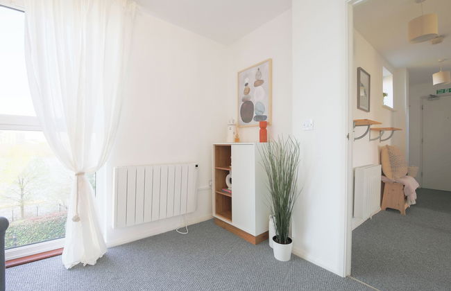 2 Bed Apartment Overlooking Water - Foto 19