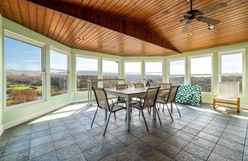 Riverbend Lodge Spacious Riverfront Home with Hot Tub Pool & Mountain view - Foto 58