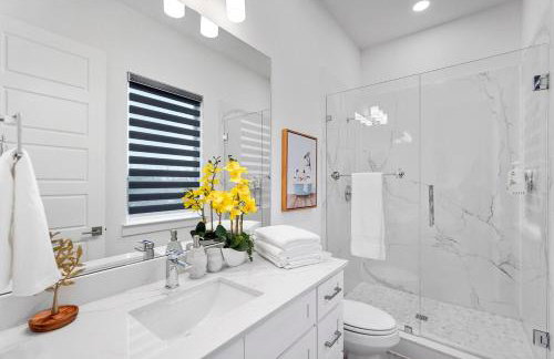 Modern 2BR l Pet-Friendly l Private Baths - Foto 29