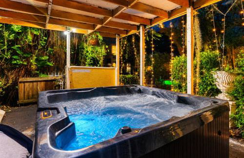2 Homes • Hot Tubs x2 • Heated Pool • Fire Pit - Foto 9