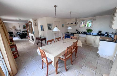 Villa "Le Sortilège" vue panoramique et piscine - Foto 25