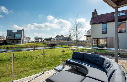 Lakeside family friendly property OI23 - Photo 2