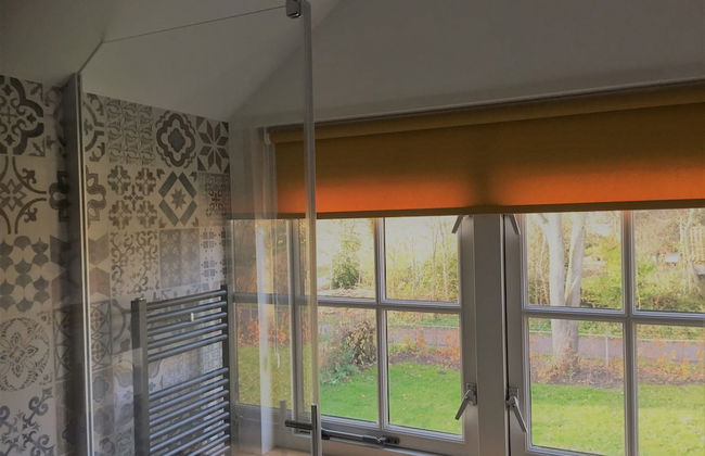 Lush Villa with Hot Tub, Private Fenced Garden in Hippolytushoef - Foto 13