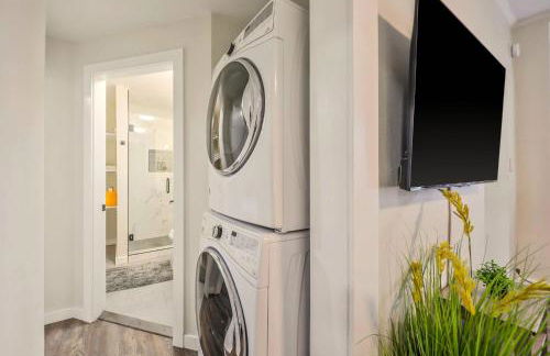 Modern Deluxe Kitchen, King Bed, Laundry, DT Renton close to Valley Med & SeaTac - Foto 16