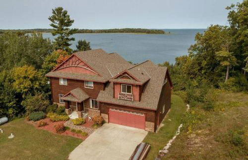 Spacious Leech Lake Home on 2 Private Acres, 200' of lake shore 15 Minutes to Walker with boat lift, dock, swimming, fire pit - Foto 1