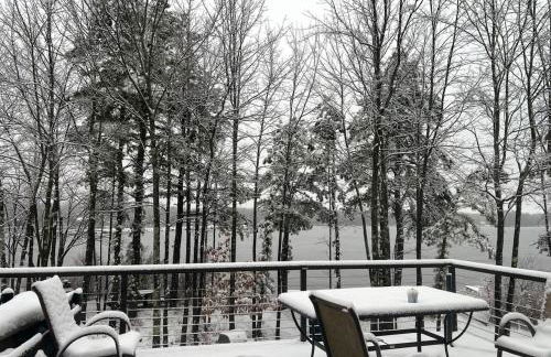 Home in Mount Pocono - Sauna & Lakefront - Foto 7