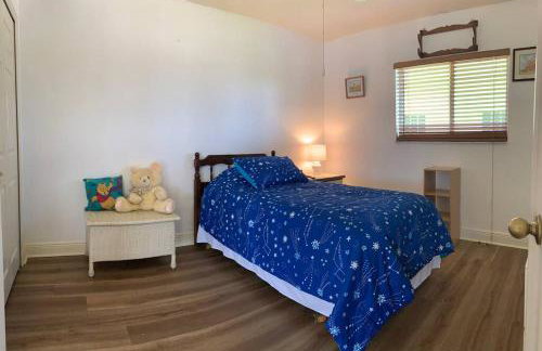 Relax with nature in our Waterfront 4 bedroom -HEATED POOL HOME-KING BED - Foto 48