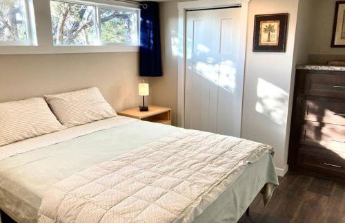 Cozy Tiny Home in the Hills - Photo 7