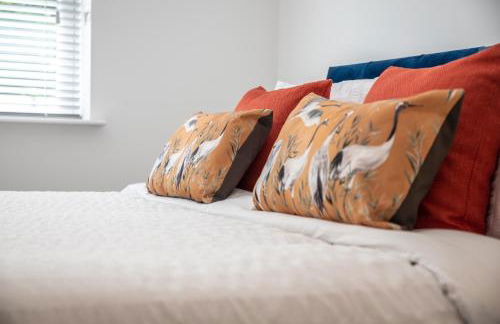 Welcome - BUSINESS or PLEASURE! Southampton 'City Vibes' # Stylish Apartment with Outdoor Courtyard! 1-4 Guests BOOK YOUR CITY BREAK or PRE-CRUISE STAY! CLOSE TO MAYFLOWER THEATRE, UNIVERSITIES, CRUISE TERMINALS, HOSPITALS & SHOPS! - Photo 28