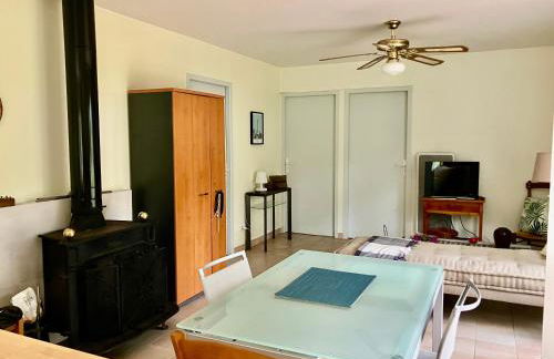 Maison en forêt, calme, proche village et piste cyclable - meublé 3 étoiles - Foto 7