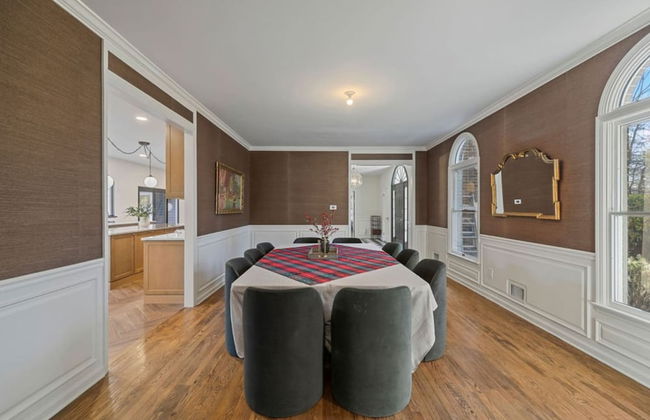 Elegant Spring Stay on Peaceful Retreat - Photo 6