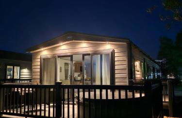 Still Waters Luxury Retreat with Hot Tub -Tattershall Lakes - Foto 12