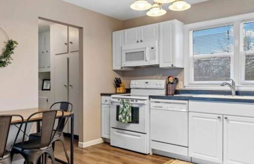 Pet Friendly Large Fenced Backyard Covered Patio - Foto 25