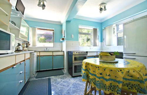 Dean Court Garden - Parking - by Brighton Holiday Lets - Foto 18