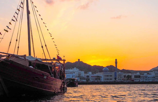 Muscat Sunset Dhow Cruise - Foto 1