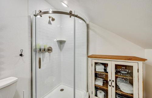 Modern, Spacious! Lake Buchanan Retreat with Hot Tub - Foto 27