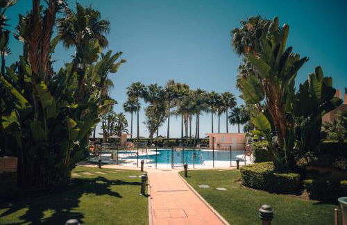 Luxury 2 bedrooms, Private Heated Pool - EHHouse - Photo 41