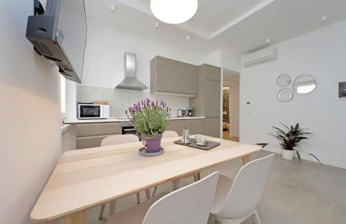 Brand New Modern Apt 2 Stops to Colosseum - Photo 39