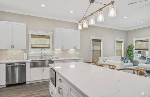 Beach Haven - Brand New Home - Private Pool- Just 300 Feet From The Beach! - Foto 6