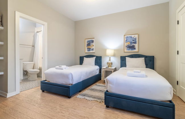 Monty by Avantstay 4bdr 4BA Balcony w Outdoor Seating 5mins to DT - Photo 28