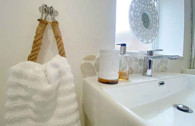 Captivating 2-bed Cottage in Roker Sunderland - Photo 11