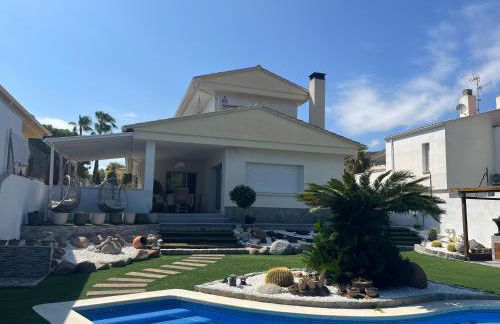 Big house with swimming pool - Photo 1