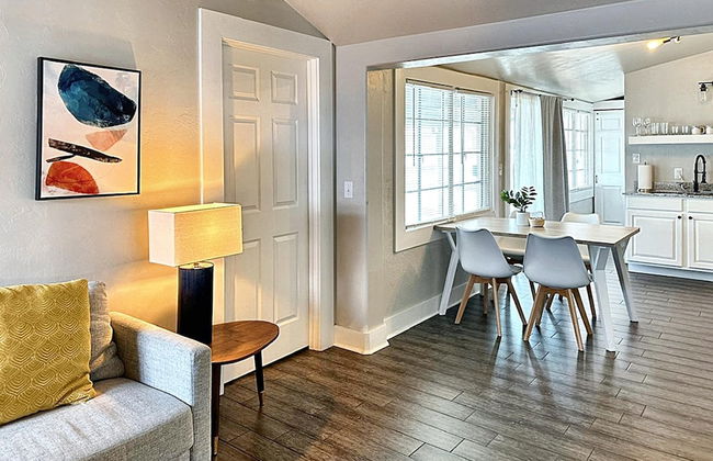 Cozy Charm Studio W 2BR I Fully Furnished - Photo 4