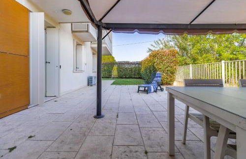 Airport Marco Polo -free park- - Photo 21