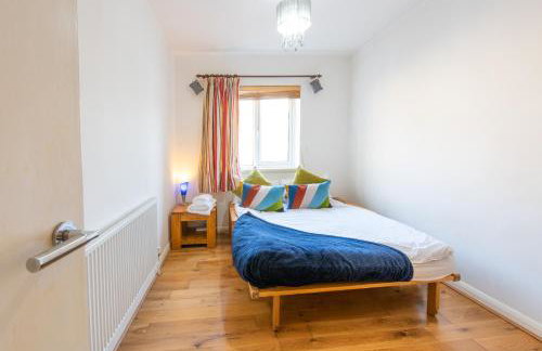 London Stratford - Spacious 2 bed flat with secured parking & private garden - Foto 5