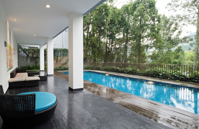 Mentari Hill View 8 BR heated pool and movie room - Photo 33