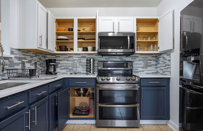 Spacious 4BR Home With Pool in Indianapolis - Foto 63