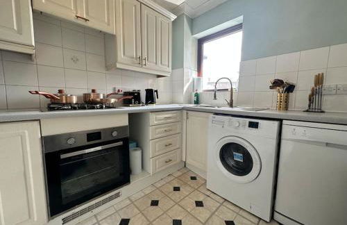 Stylish Waterfront Apartment - Photo 37