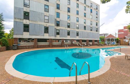 Two Condos on Music Row that Sleeps 14 with POOL and Parking - Foto 11