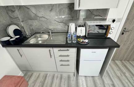 Explore Cardiff - Stylish Studio Apartment Near City Centre - Photo 9