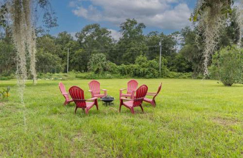 Entire Home with Air Hockey and Firepit - Photo 12