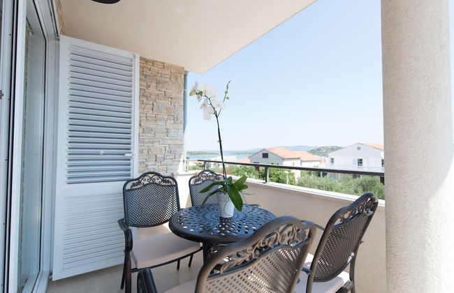 Adorable Apartment in Murter with Hot Tub - Foto 24