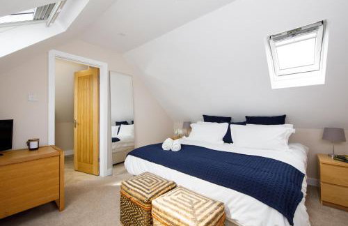 " Orchard Croft Lodge ", New Property, DOG FRIENDLY, Ideal for all Goodwood Events, 5 Minutes from Southend Barns, 9 Minutes From Sandy West Wittering Beach, 2 Bathrooms, Can Sleep 8 On Request, ' Starlink ' Wi-Fi & Sky Sports, Zip & Link Super-King beds - Foto 37