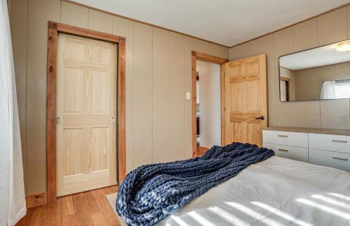 Secluded Home with Lake View in Delton! - Foto 16