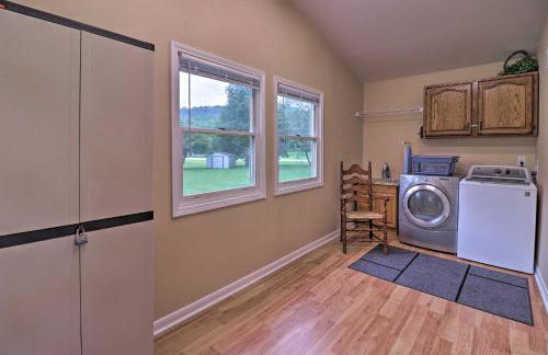 Hendersonville Home with Fire Pit 5 Mi to Downtown! - Foto 23