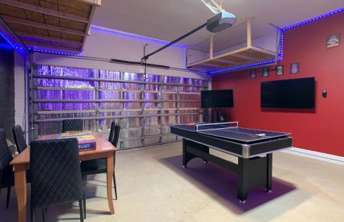 Spacious family home w pool & game room - Photo 98