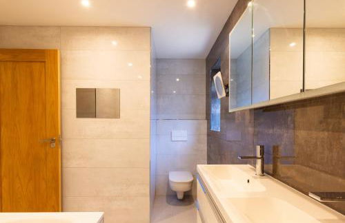 Spacious 4BD Smart Home in Idyllic Rural Setting - Foto 27