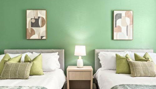 3BR Family Suite with Games & Pool - Foto 3