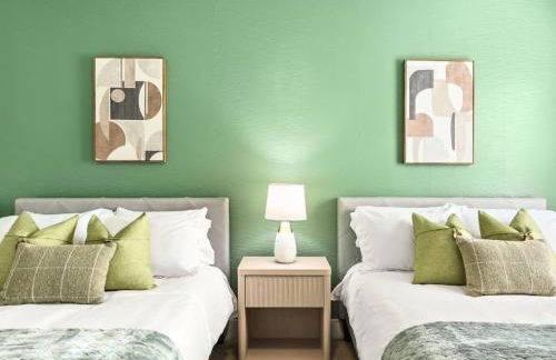 3BR Family Suite with Games & Pool - Foto 3