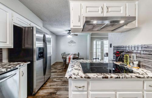 Private Pool, Entire House, In the Center of DFW - Foto 35