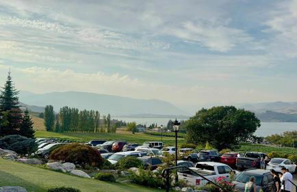 Lakeside luxury with hot tub and pool - Foto 27