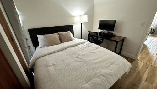 Cozy Centrally-located Condo in Honolulu - 30 day minimum stay - Photo 3
