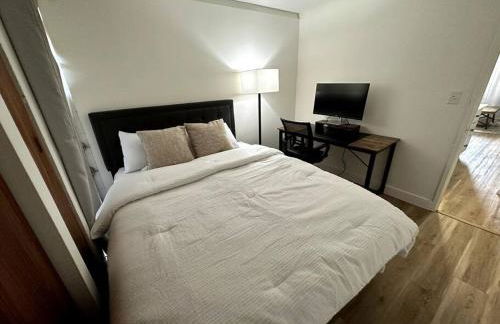 Cozy Centrally-located Condo in Honolulu - 30 day minimum stay - Photo 3