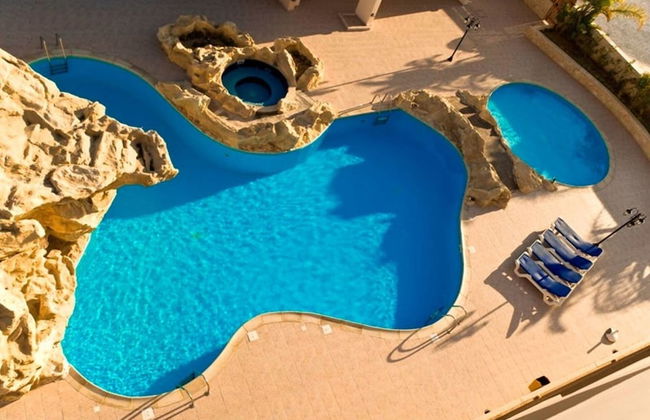 2 bed Apartment Overlooking Pool - Oroklini - Foto 9